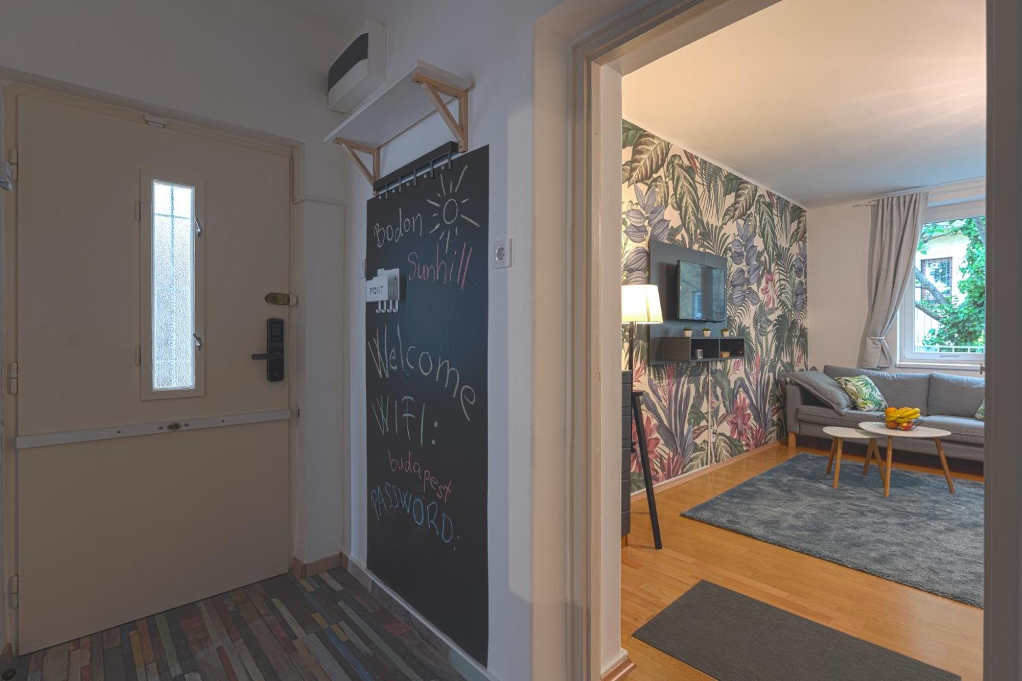 Peaceful Apartment Near Buda Castle And Chain Bridge ブダペスト エクステリア 写真